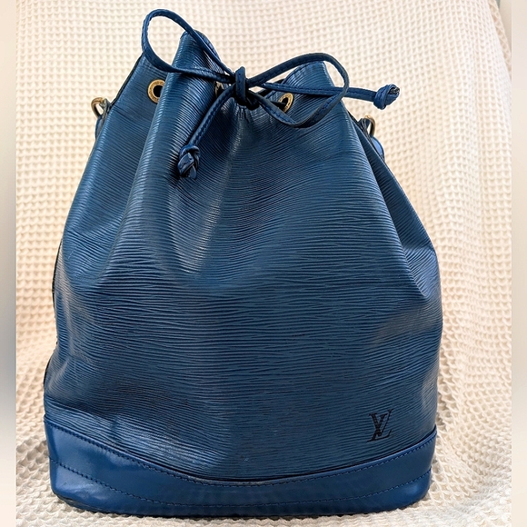 Louis Vuitton Handbags - Louis Vuitton Vintage Epi Noe Bag
